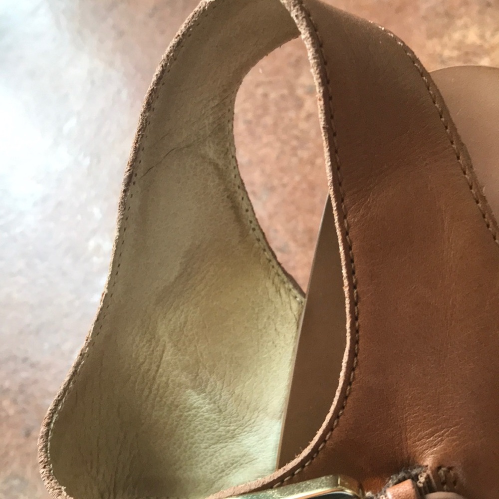 MICCHAEL KORSE WEDGE SANDAL WITH WIDE BUCKLE . - Picture 11 of 13